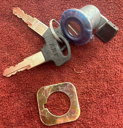 Tank lid lock with 2keys for HERO SPLENDOR-AR