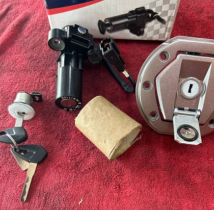 bs4 2pin lock set for BAJAJ PULSAR NS 200-MINDA